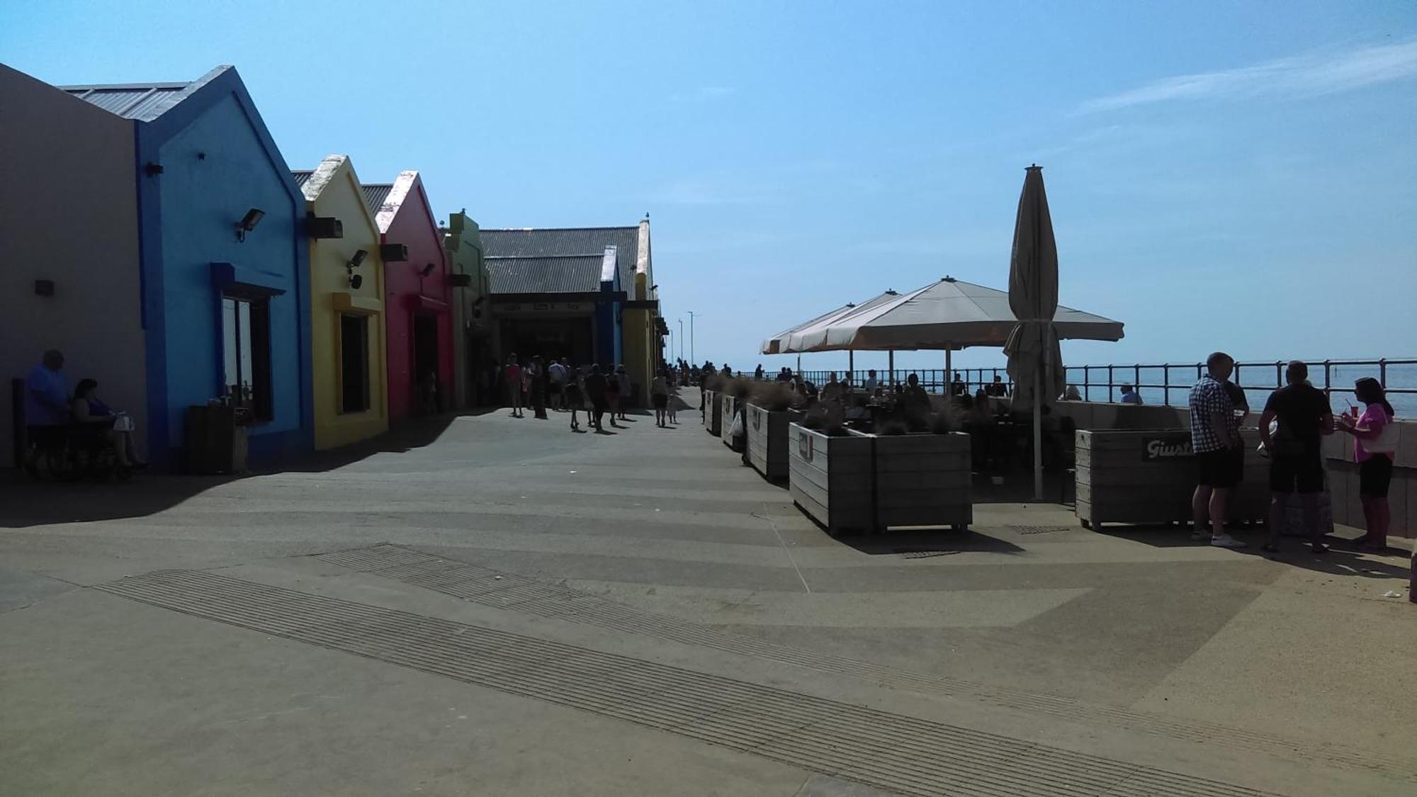Vale View Apartment, Prestatyn, North Wales - A Stylish, Dog-Friendly Holiday Let Just A 5 Min Walk To Beach & Town! Bagian luar foto