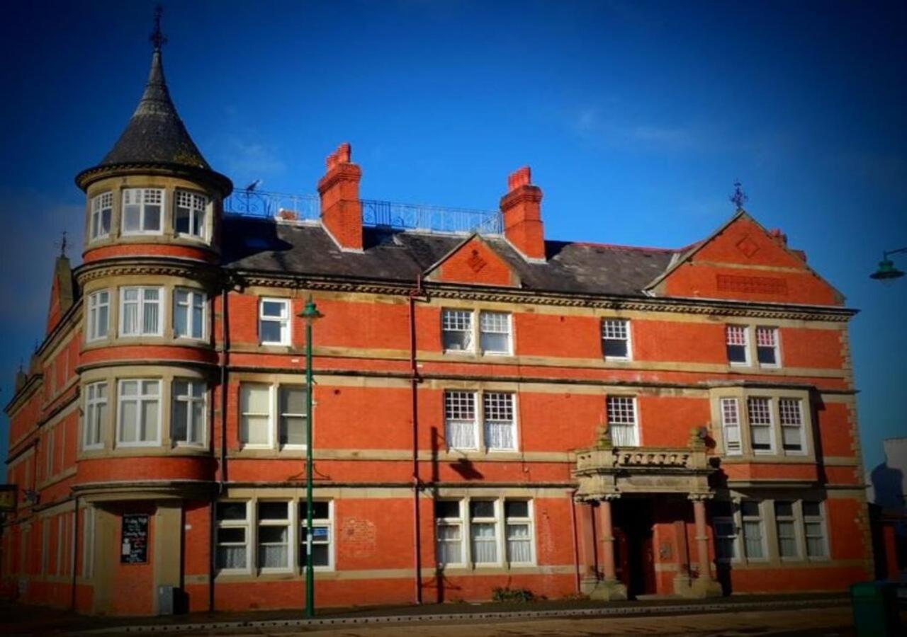 Vale View Apartment, Prestatyn, North Wales - A Stylish, Dog-Friendly Holiday Let Just A 5 Min Walk To Beach & Town! Bagian luar foto