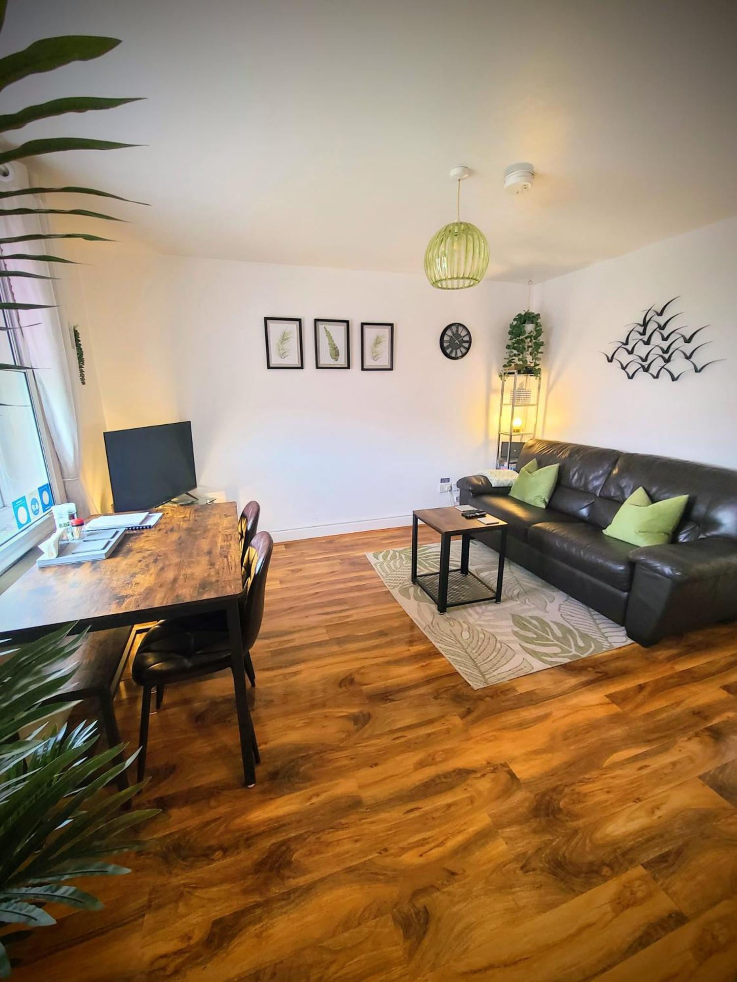 Vale View Apartment, Prestatyn, North Wales - A Stylish, Dog-Friendly Holiday Let Just A 5 Min Walk To Beach & Town! Bagian luar foto