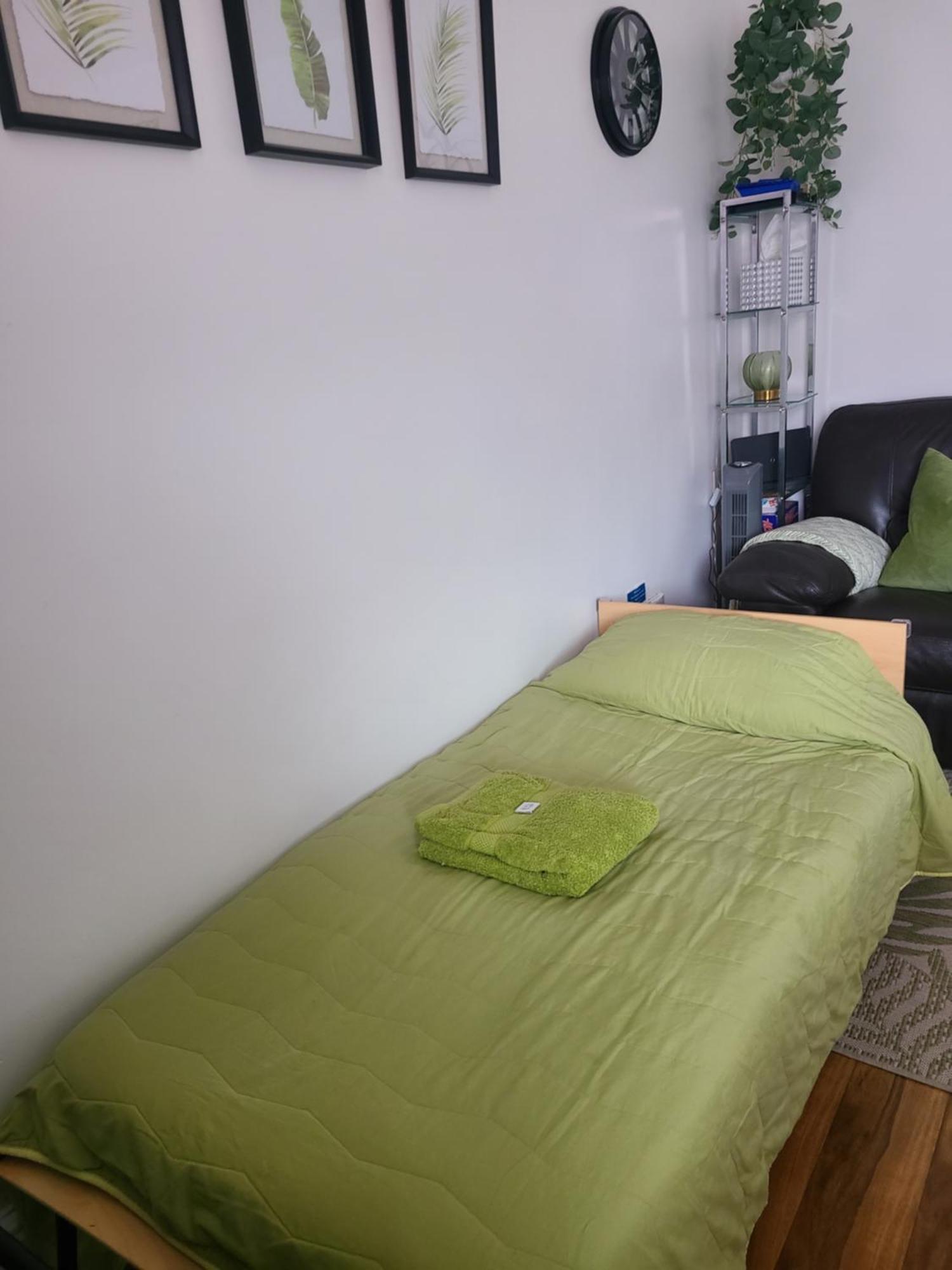 Vale View Apartment, Prestatyn, North Wales - A Stylish, Dog-Friendly Holiday Let Just A 5 Min Walk To Beach & Town! Bagian luar foto