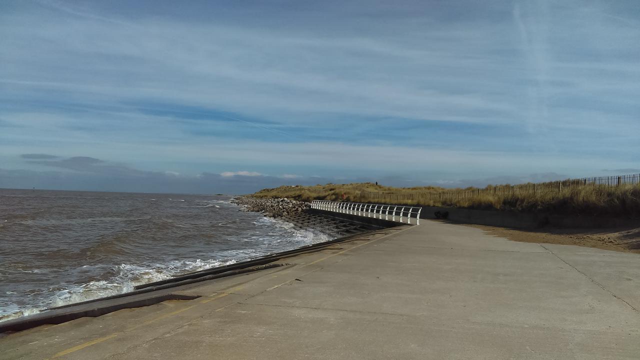 Vale View Apartment, Prestatyn, North Wales - A Stylish, Dog-Friendly Holiday Let Just A 5 Min Walk To Beach & Town! Bagian luar foto